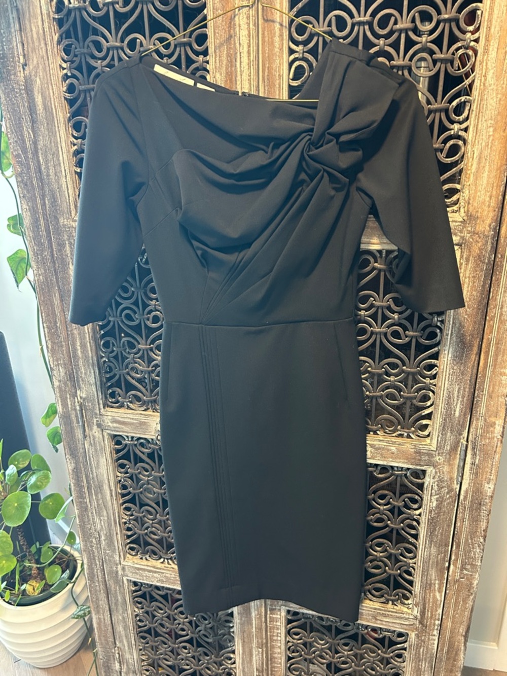 Elegant Black Knee-Length Column Dress with Asymmetric Pleat and Knot Details